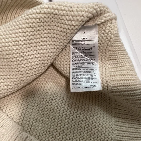 GAP Women's cream Crew Neck Sweater with logo Size Small - Picture 5 of 5